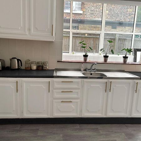 Balham, South London Spacious Guest House 1, 6 Rooms Available ภายนอก รูปภาพ