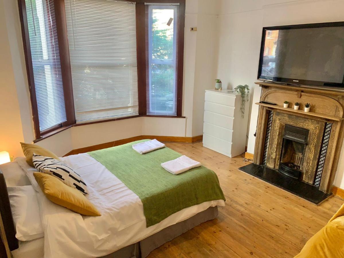 Balham, South London Spacious Guest House 1, 6 Rooms Available ภายนอก รูปภาพ