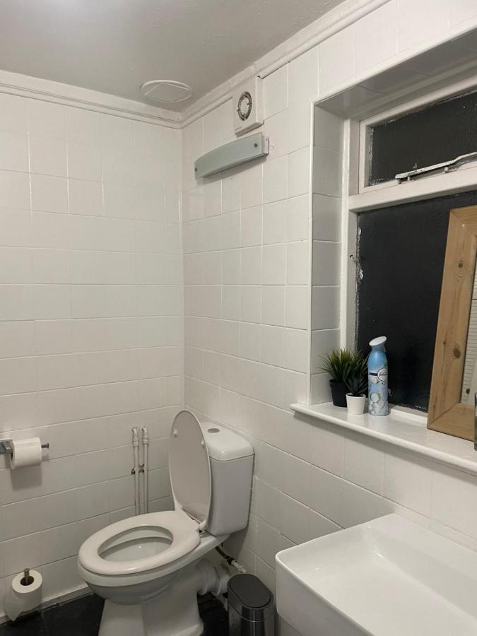 Balham, South London Spacious Guest House 1, 6 Rooms Available ภายนอก รูปภาพ