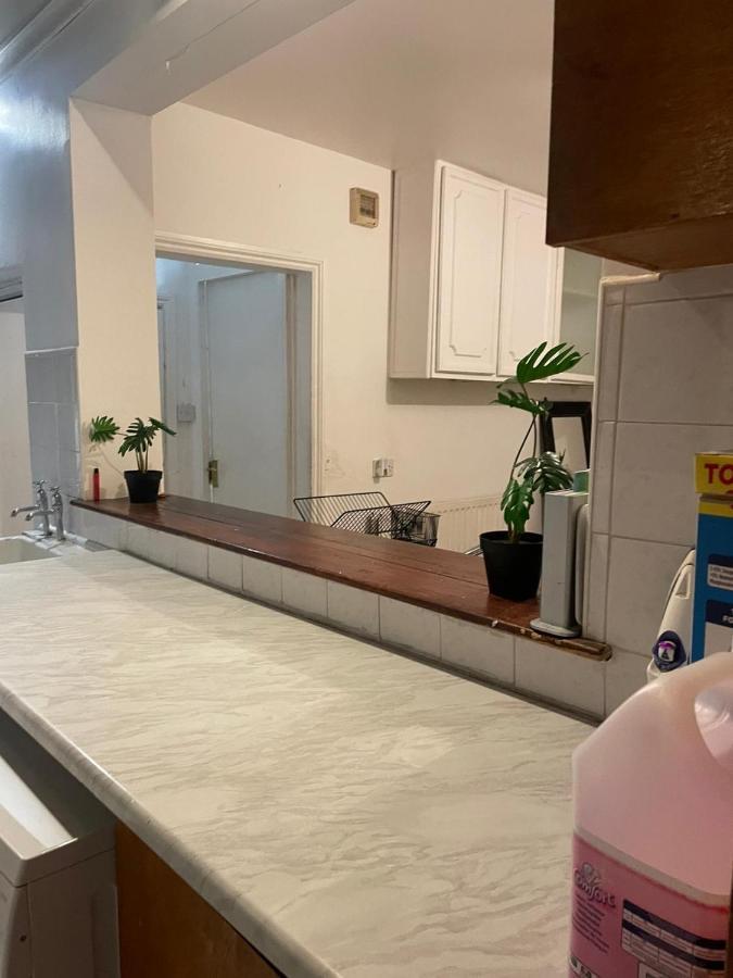 Balham, South London Spacious Guest House 1, 6 Rooms Available ภายนอก รูปภาพ