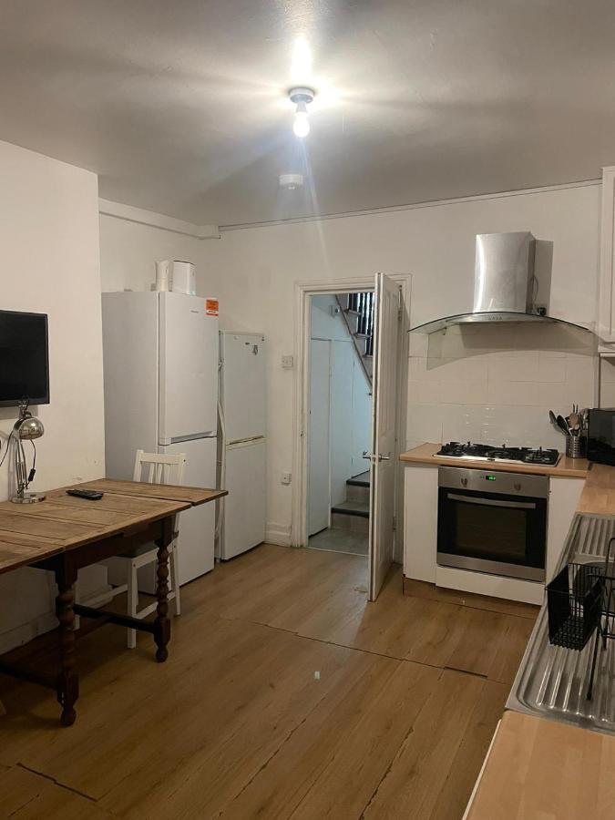 Balham, South London Spacious Guest House 1, 6 Rooms Available ภายนอก รูปภาพ