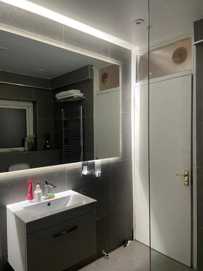 Balham, South London Spacious Guest House 1, 6 Rooms Available ภายนอก รูปภาพ