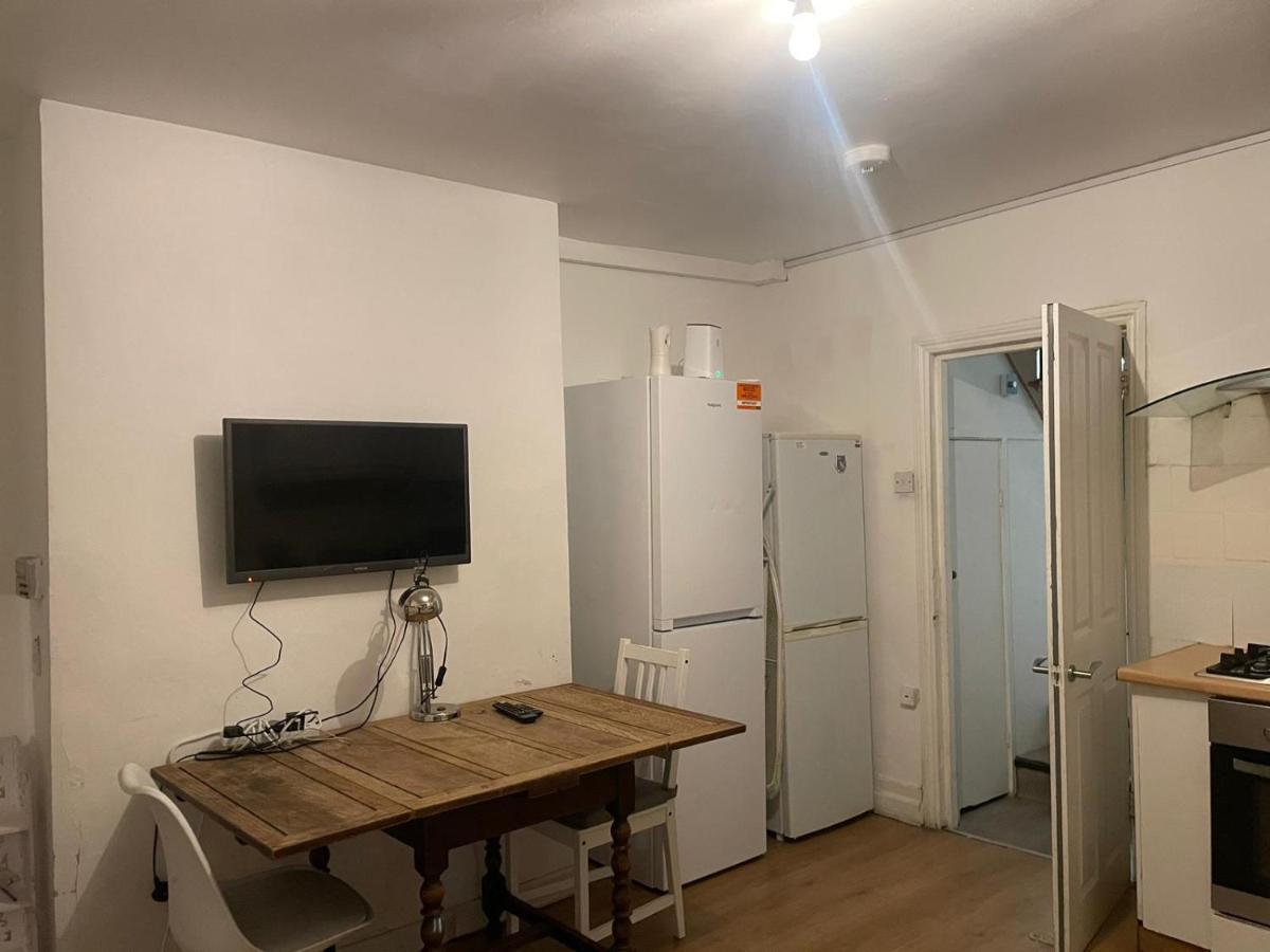 Balham, South London Spacious Guest House 1, 6 Rooms Available ภายนอก รูปภาพ