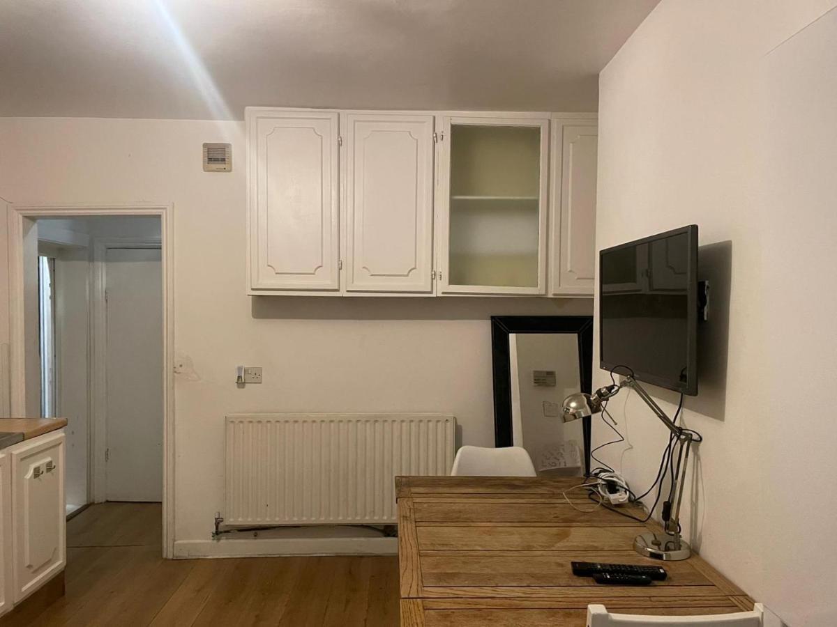 Balham, South London Spacious Guest House 1, 6 Rooms Available ภายนอก รูปภาพ