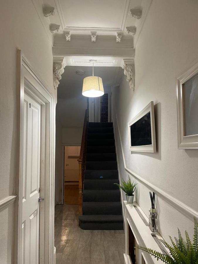 Balham, South London Spacious Guest House 1, 6 Rooms Available ภายนอก รูปภาพ