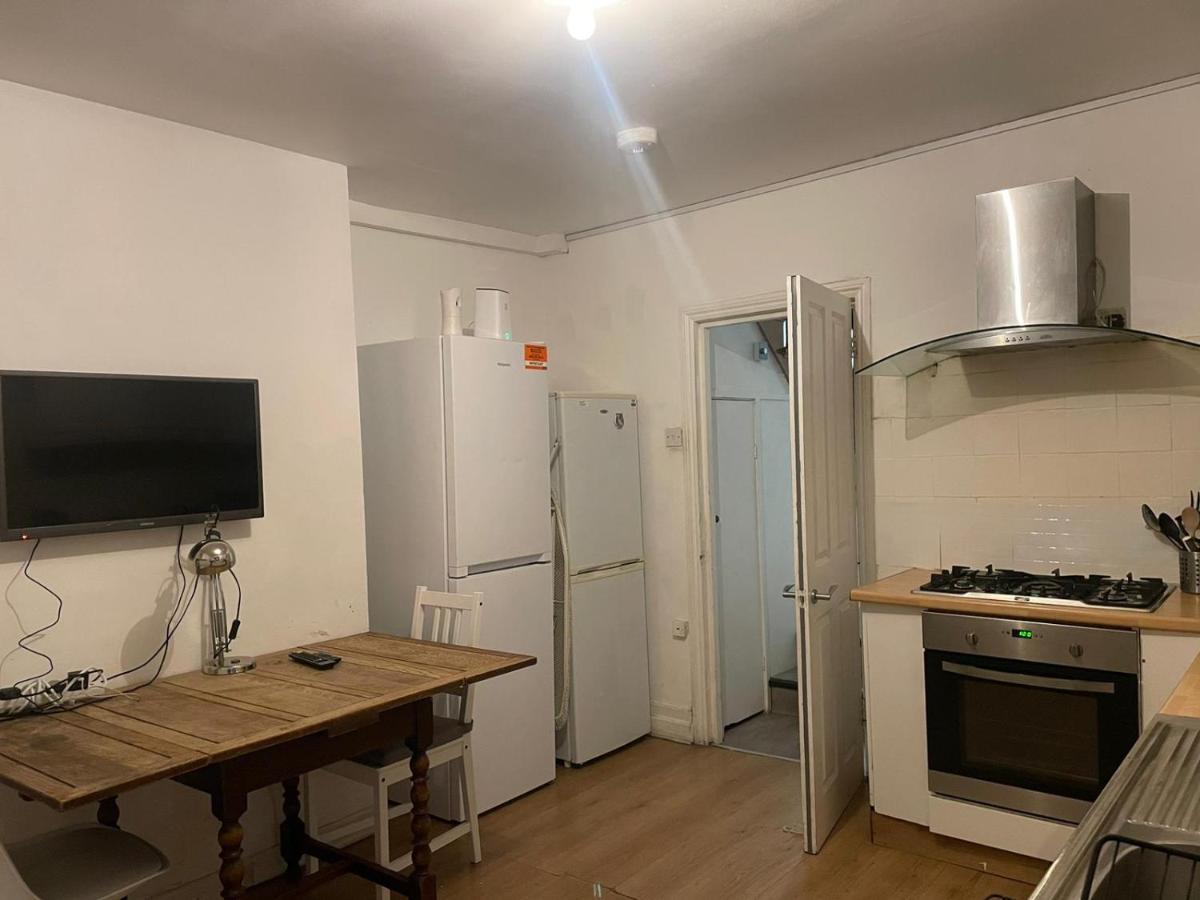 Balham, South London Spacious Guest House 1, 6 Rooms Available ภายนอก รูปภาพ