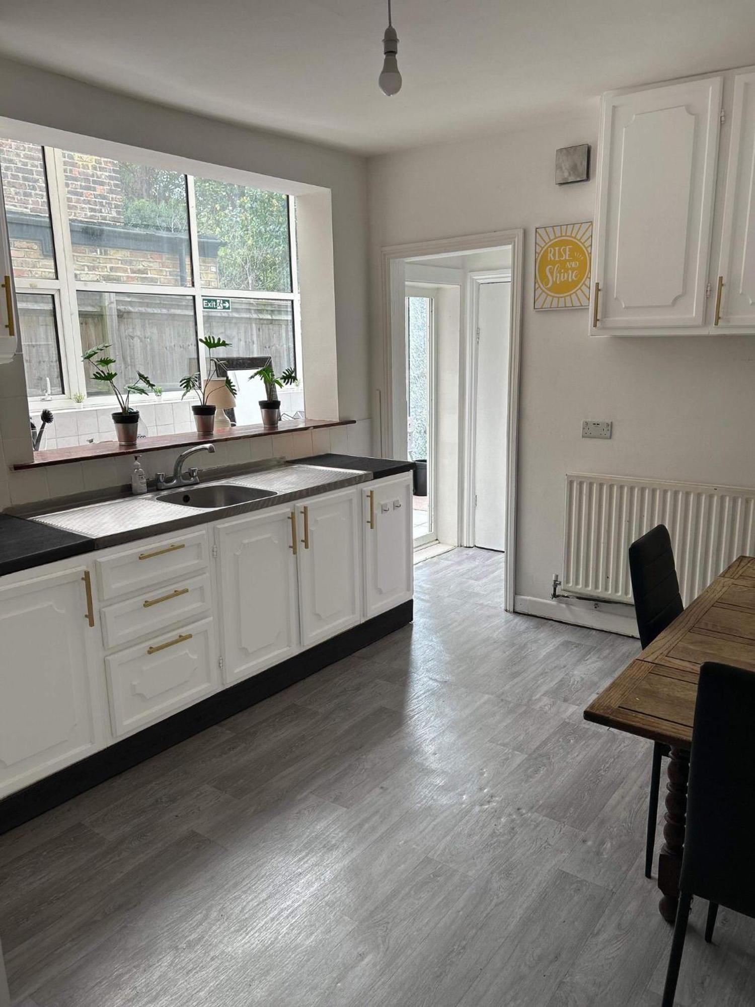 Balham, South London Spacious Guest House 1, 6 Rooms Available ภายนอก รูปภาพ